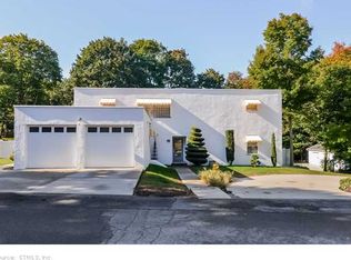 32 Letters St, Putnam, CT 06260