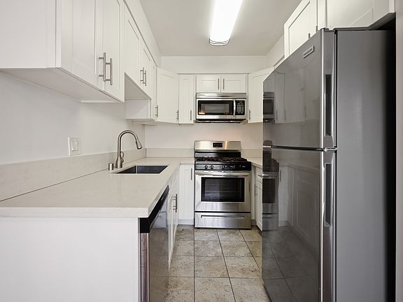 3rd image of 3690 Jasmine Ave #9
