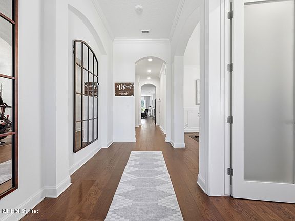 3rd image of 383 MEDIO Drive
