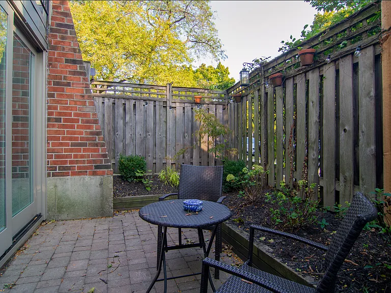 1221 N La Salle Dr — Photo 7