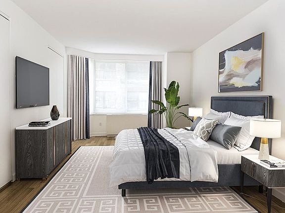 3rd image of 320 W 38th St #2211**