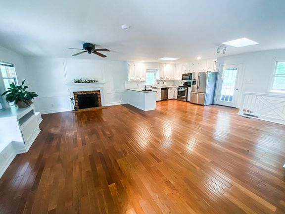 Open Concept! Gorgeous!