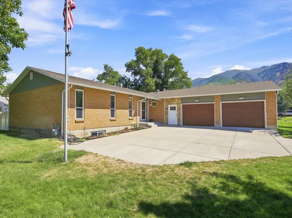2407 E Country Oaks Dr, Layton, UT 84040