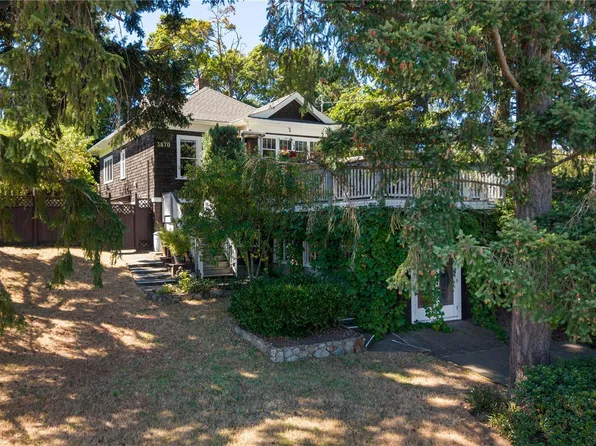 3870 Rowland Ave, Saanich, BC V8Z 1Y1