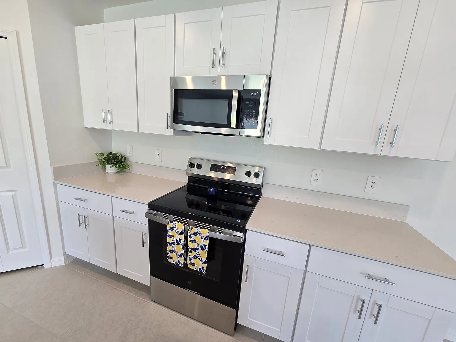 4 bed, 2.5 bath, 1874 sqft, $2,800 — Photo 2