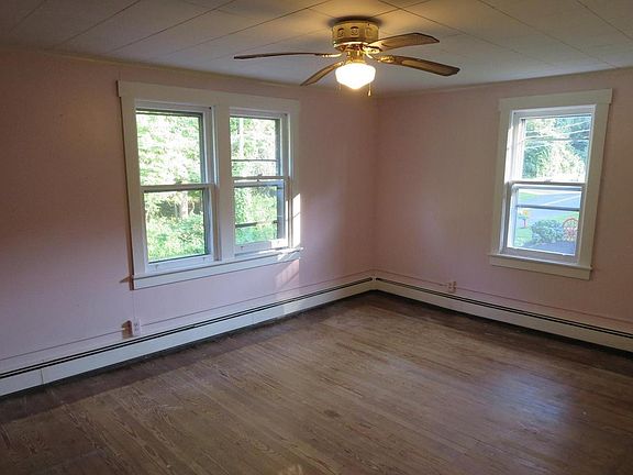 5th image of 275 Poplar St