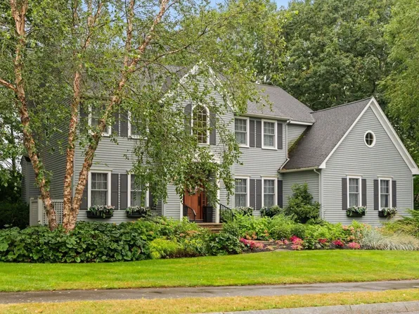 10 Holly Ln, Beverly, MA 01915