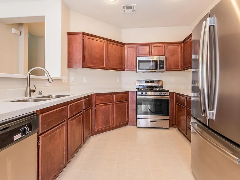 1240 Maple Pines Ave — Photo 5