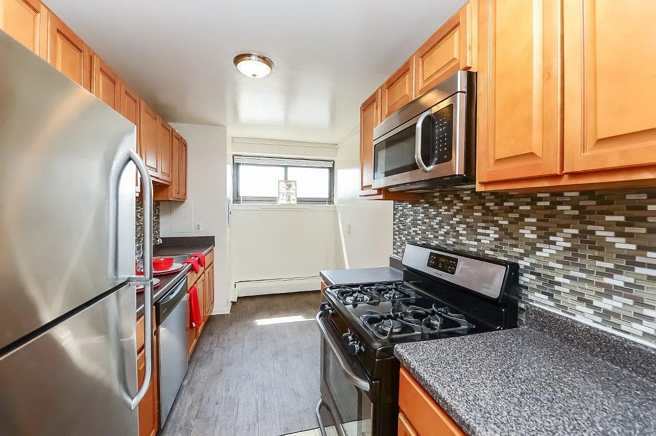 Riverside Towers Apartment Homes — Photo 3