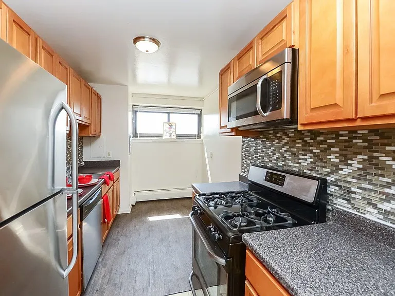 Riverside Towers Apartment Homes — Photo 3