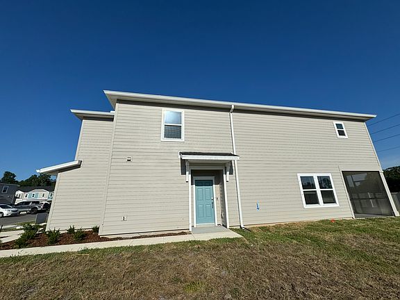 2nd image of 3305 SE 37th Ave