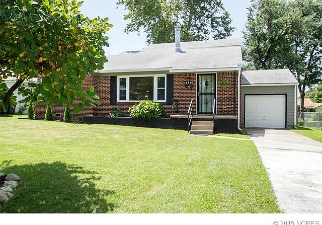 Darling bungalow w/addition!