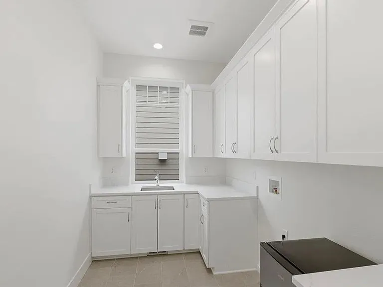 2799 NW Romancier Dr — Photo 32
