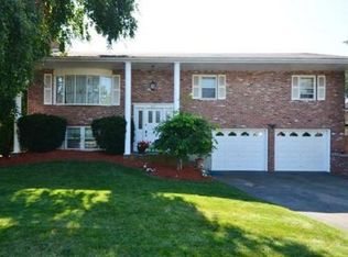 819 Lynn Fells Pkwy, Melrose, MA 02176