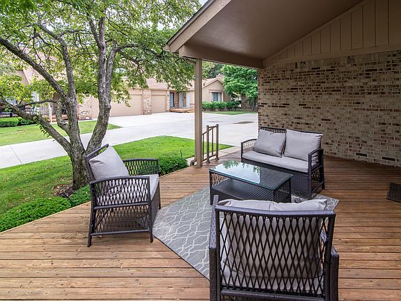 3rd image of 37516 N Laurel Park Dr