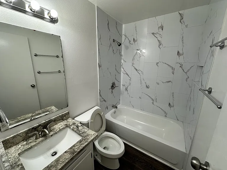 2700 Yorkshire Ave — Photo 9