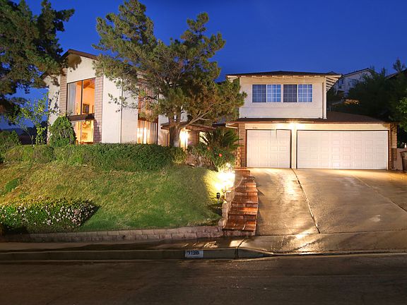 3rd image of 1120 Sweetbriar Dr
