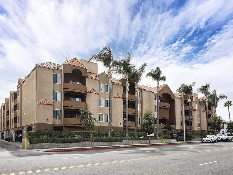 Encino Palms Apartments — Photo 12