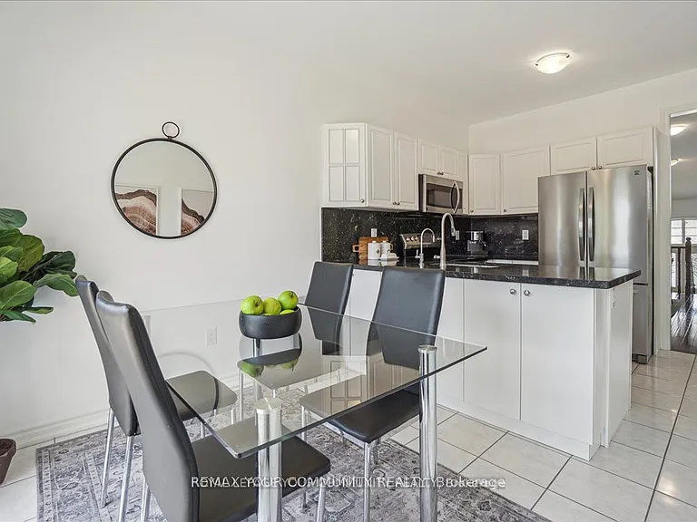 2172 Dawson Cres — Photo 17