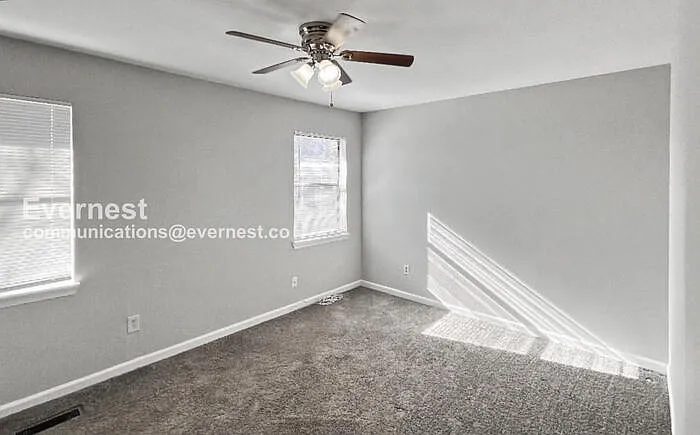 2463 Hampstead Dr — Photo 9