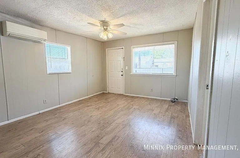 1805 Avenue V — Photo 3