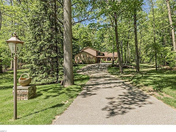 3rd image of 8654 Camelot Dr