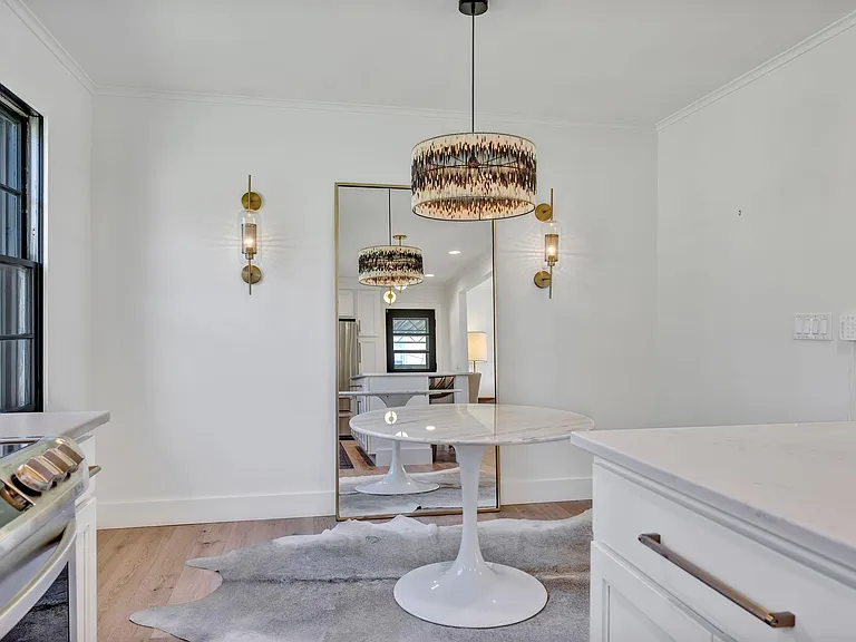 313 James Ave — Photo 32