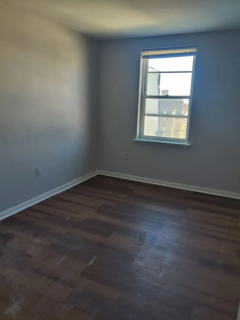 922 Belmont Ave, — Photo 2