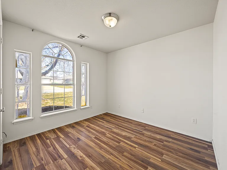 851 Honeysuckle Dr — Photo 17