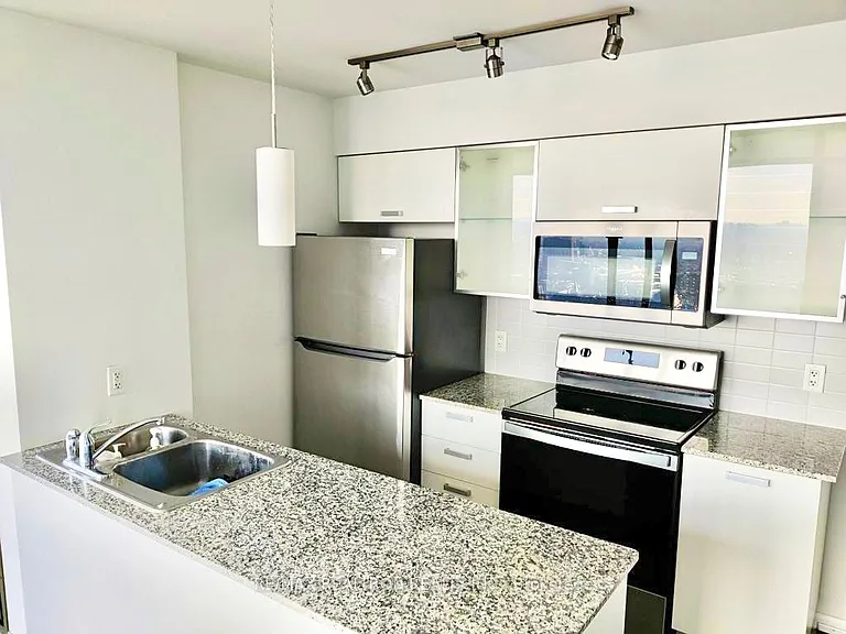 37 Grosvenor St #3403 — Photo 3