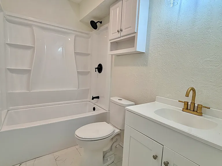 212 E Maple Ave — Photo 5