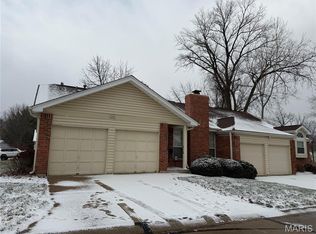 1988 Bennington Common Dr, Saint Louis, MO 63146