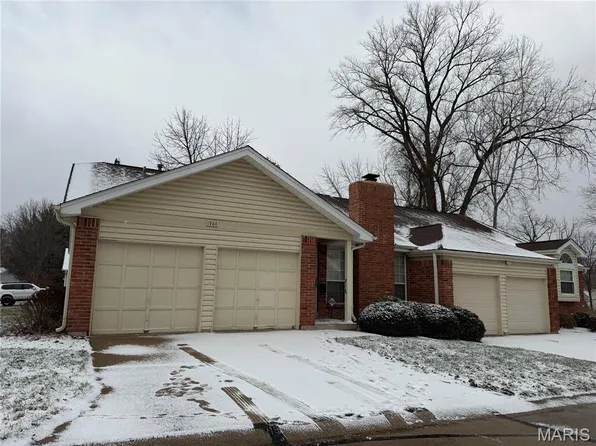 1988 Bennington Common Dr, Saint Louis, MO 63146
