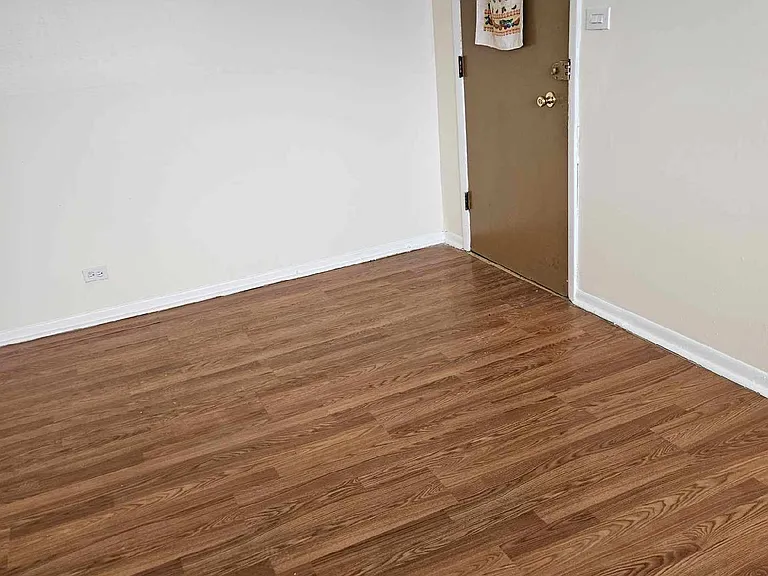 8642 S Maryland Ave — Photo 5