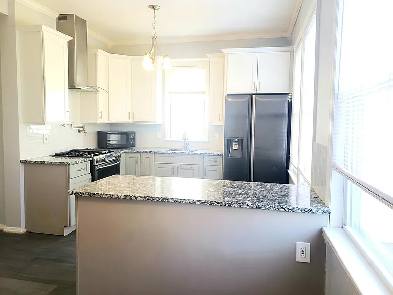 130 Grant Ave — Photo 1