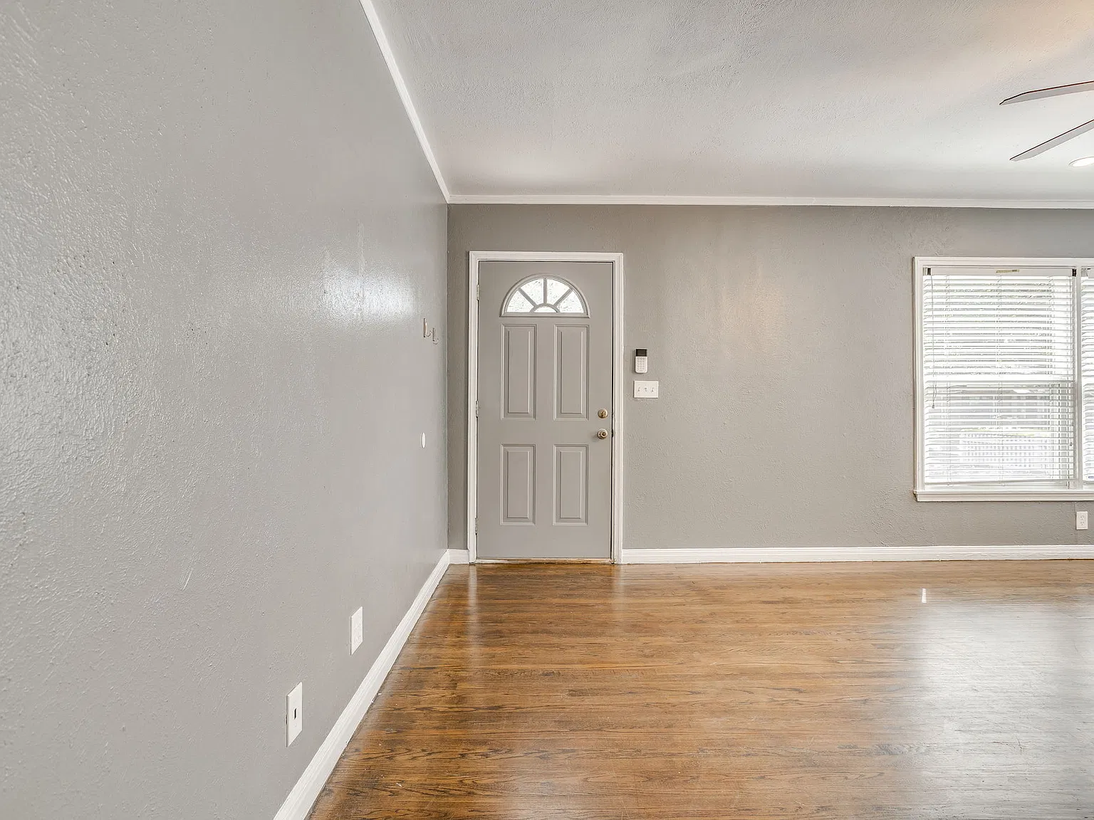 2 bed, 1022 sqft, $2,200 — Photo 4