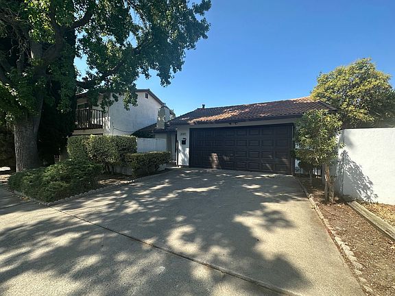 2nd image of 2709 Santiago Dr