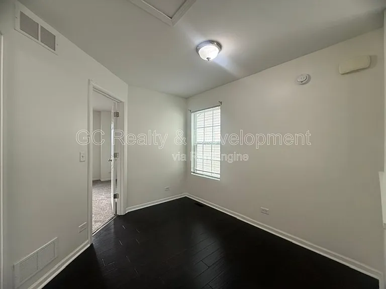1064 Turin Dr — Photo 9