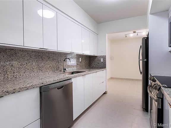 4th image of 3941 Segovia St