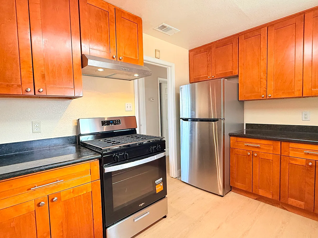 3 bed, 1089 sqft, $3,200 — Photo 1