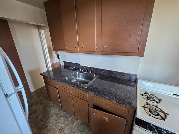 4th image of 2835 Webb Avenue #8D