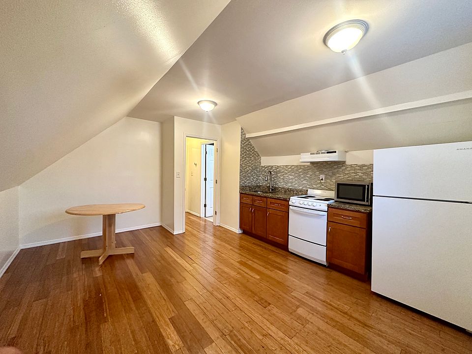 1st image of 17 College Ln #2