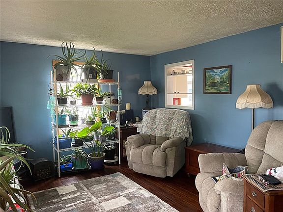 5th image of 4584 Gordon Dr