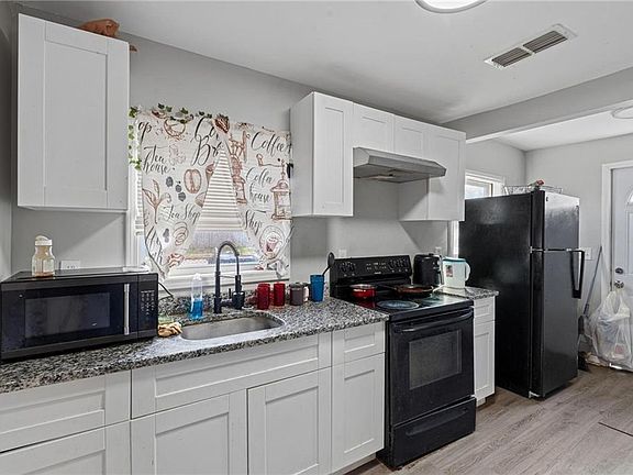 5th image of 1128 Fair St SW