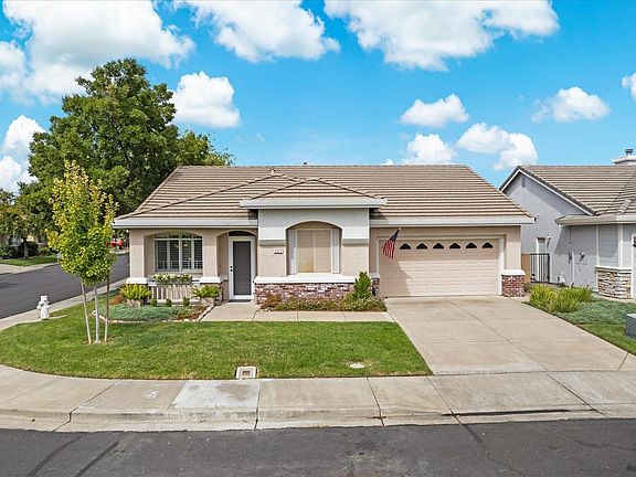 3rd image of 257 Mandarin Circle