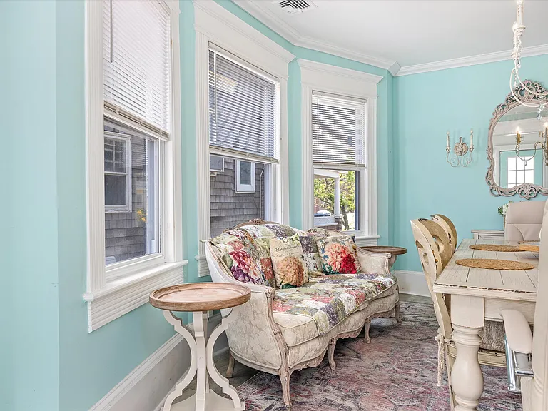 25 S Oakland Ave — Photo 40