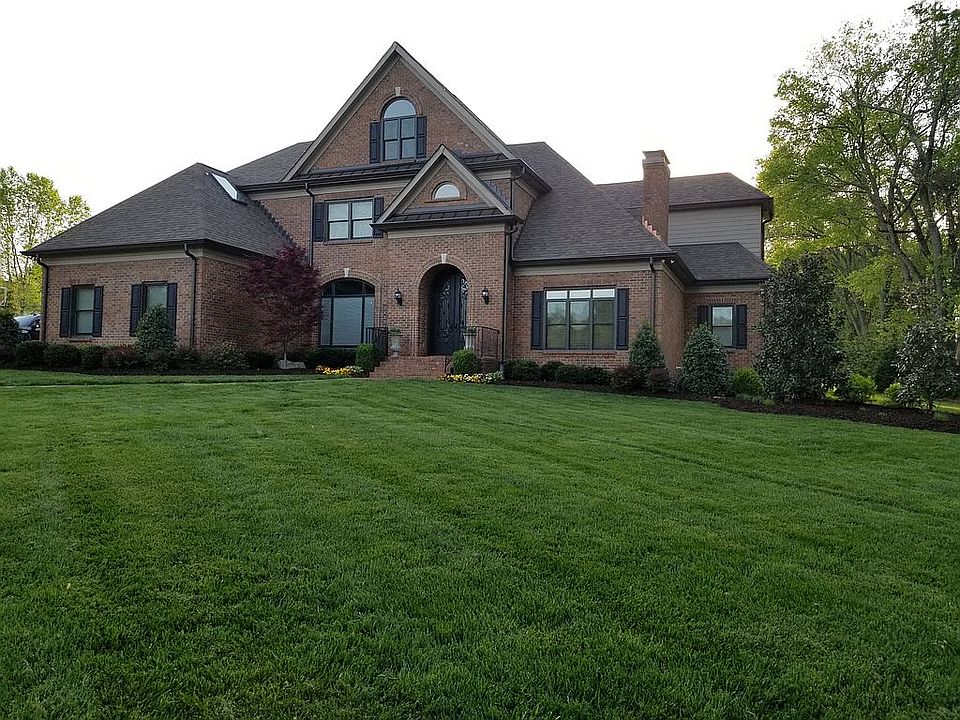 2nd image of 901 Shenandoah Dr