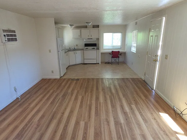 3327 Green Ave — Photo 5
