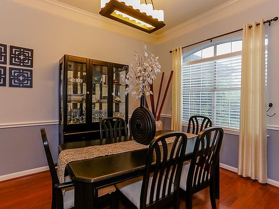 3rd image of 1127 Knoll Crest Ct