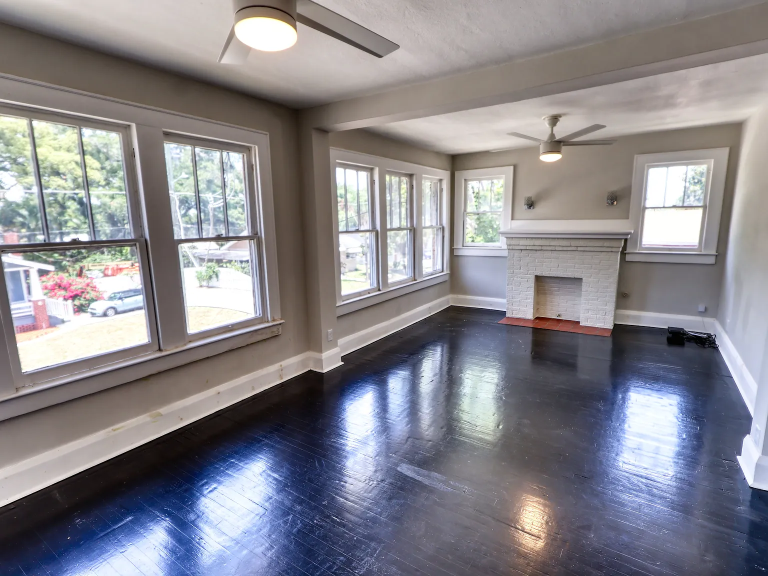 2 bed, 950 sqft, $1,745 — Photo 2
